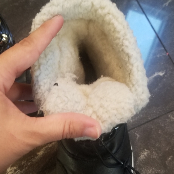 Little girl water proof winter boots with fleece lining size 12 - Picture 6 of 8